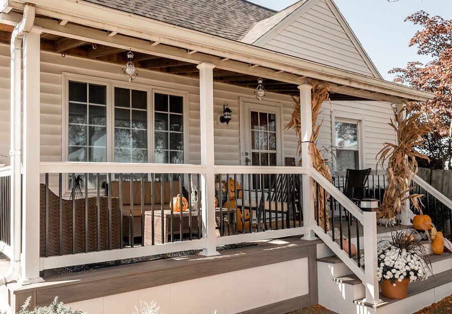 15 Unique & Stylish Front Porch Railing Ideas to Boost Curb Appeal ...